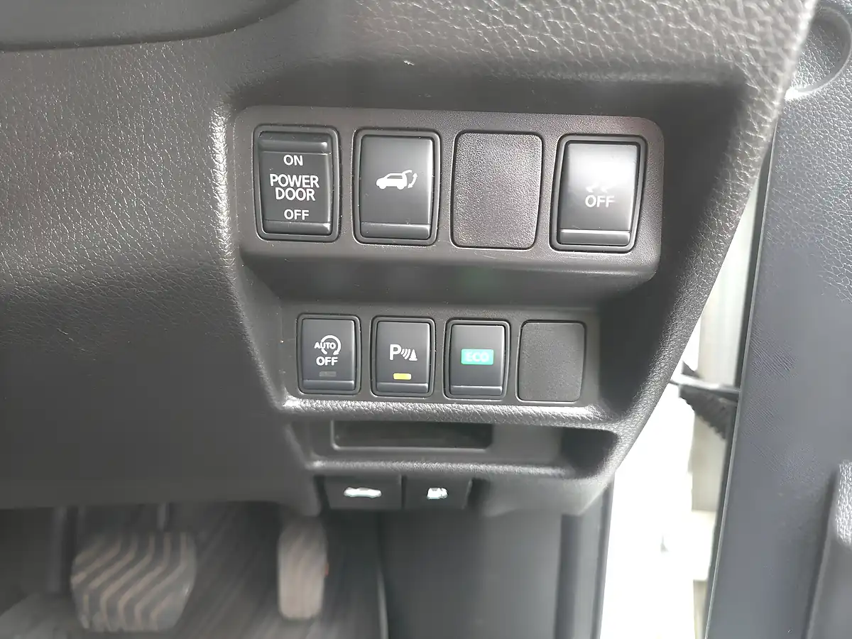 Used 2017 Nissan X-Trail Tekna Xtron White - Interior and Exterior details 18