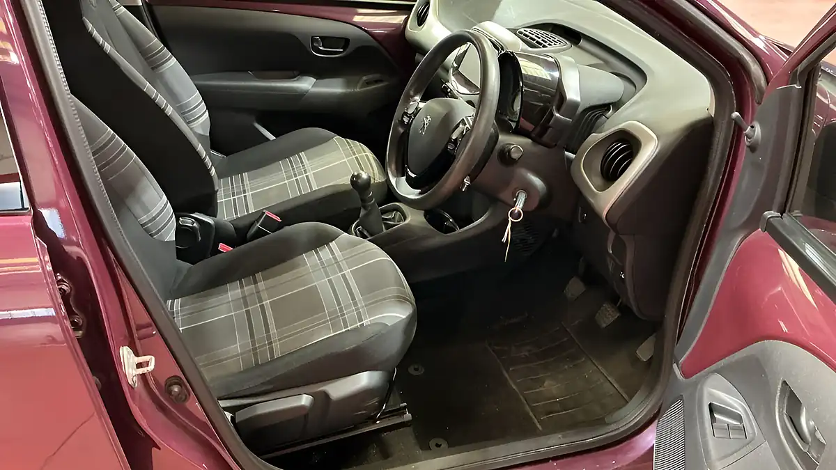 Used 2017 Peugeot 108 Active Purple - Interior and Exterior details 10