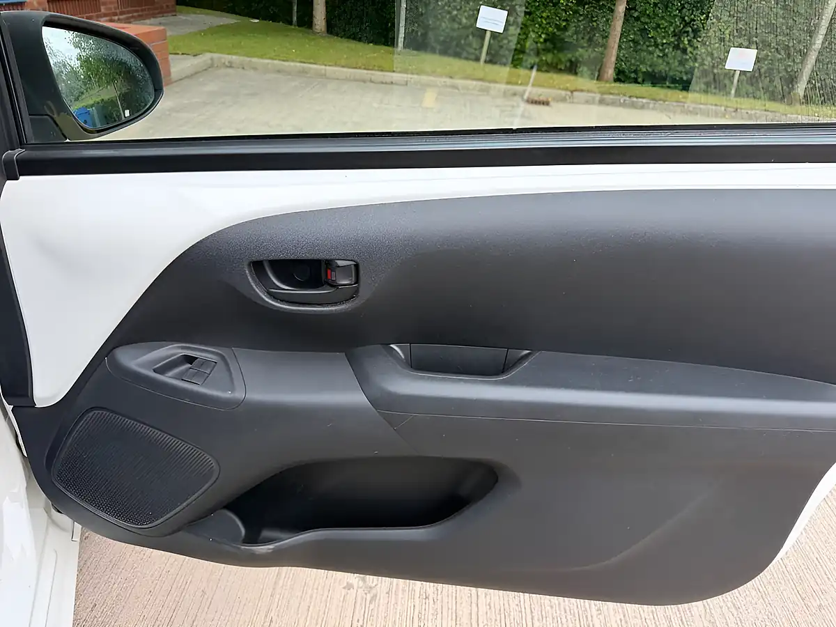Used 2017 Peugeot 108 Active White - Interior and Exterior details 15