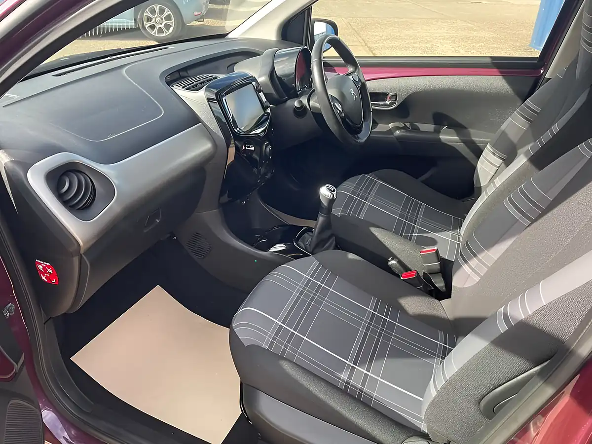 Used 2017 Peugeot 108 Allure Purple - Interior and Exterior details 16
