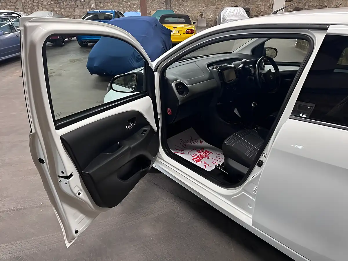 Used 2017 Peugeot 108 Allure White - Interior and Exterior details 12