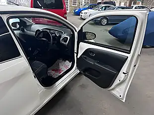 Used 2017 Peugeot 108 Allure White - Interior and Exterior details 8