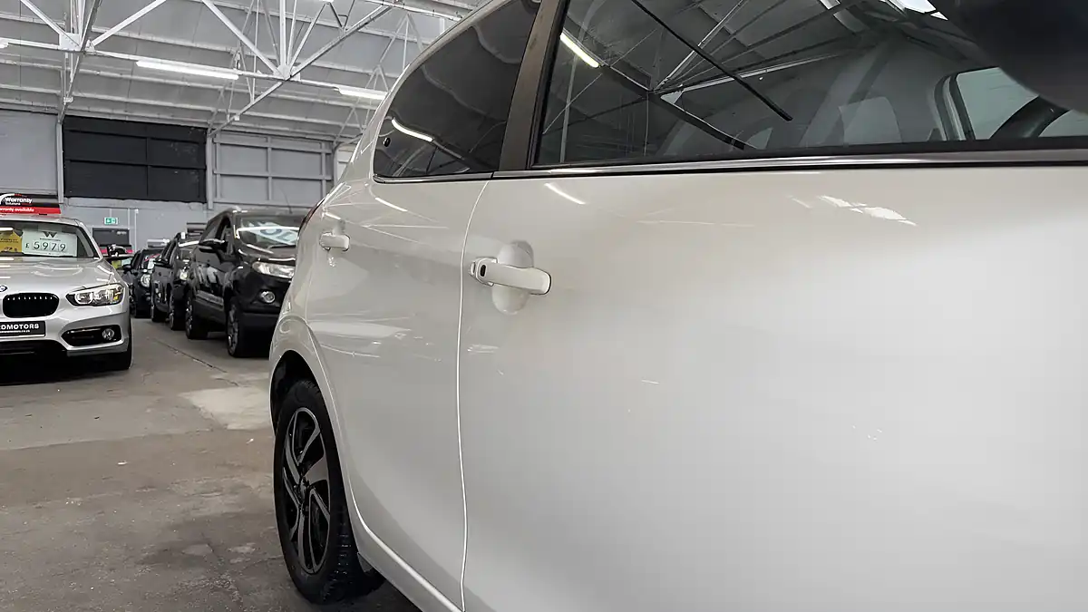 Used 2017 Peugeot 108 Allure White - Interior and Exterior details 16