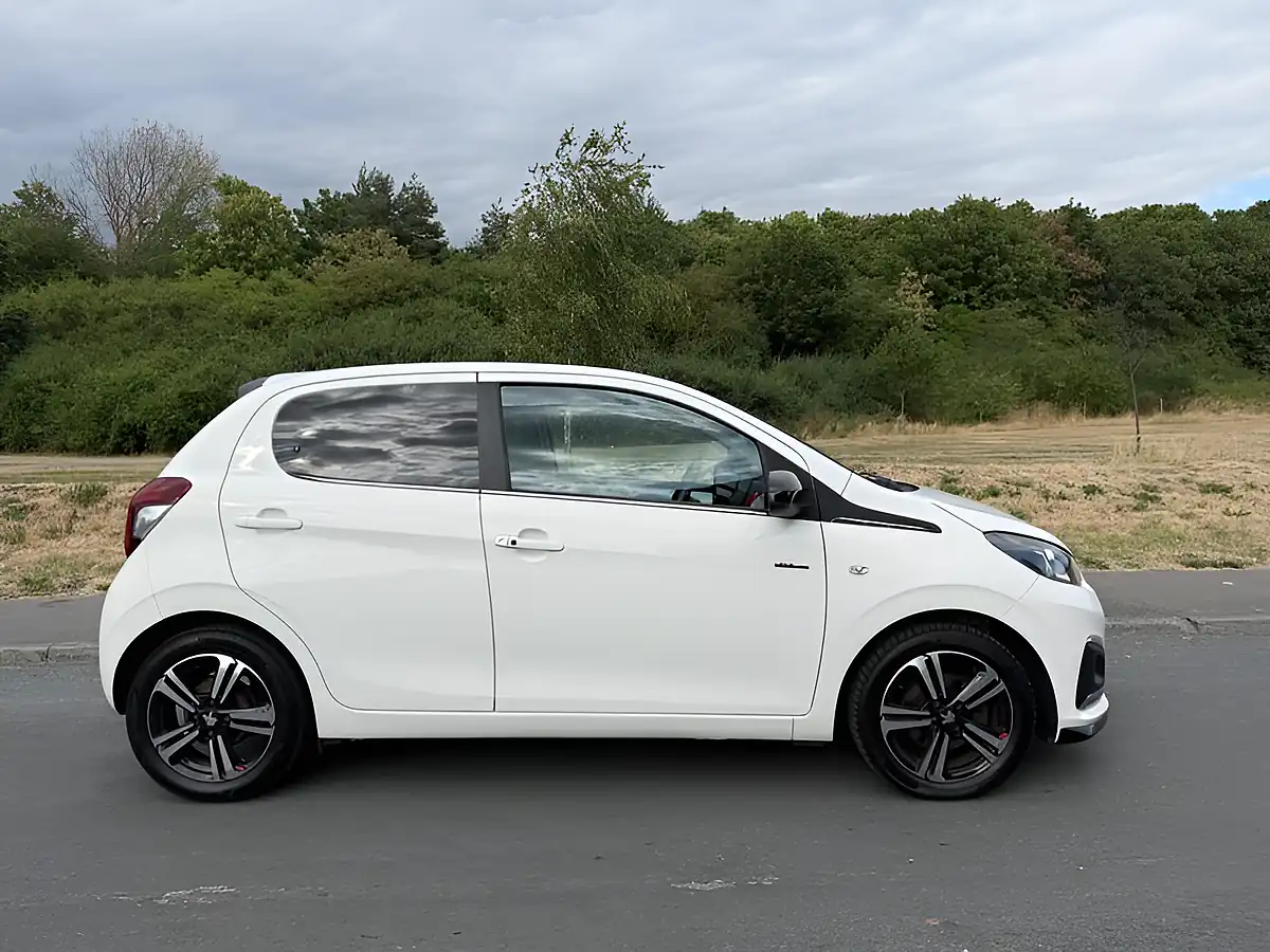 Used 2017 Peugeot 108 GT Line Diamond White - Front View