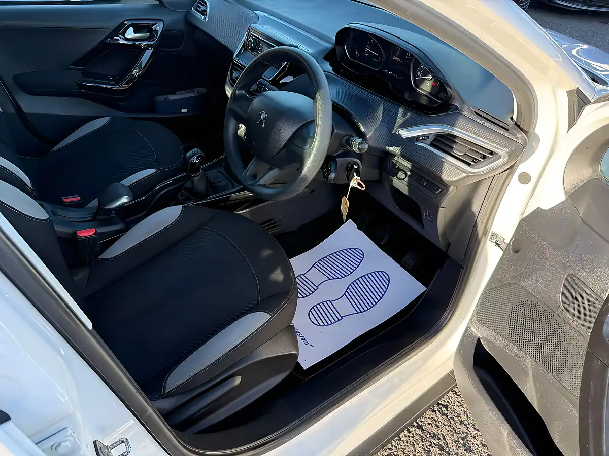 Used 2017 Peugeot 2008 Access (a/C) White - Interior and Exterior details 12