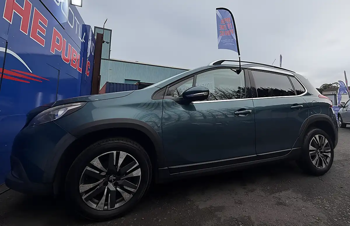 Used 2017 Peugeot 2008 Allure Green - Interior and Exterior details 13