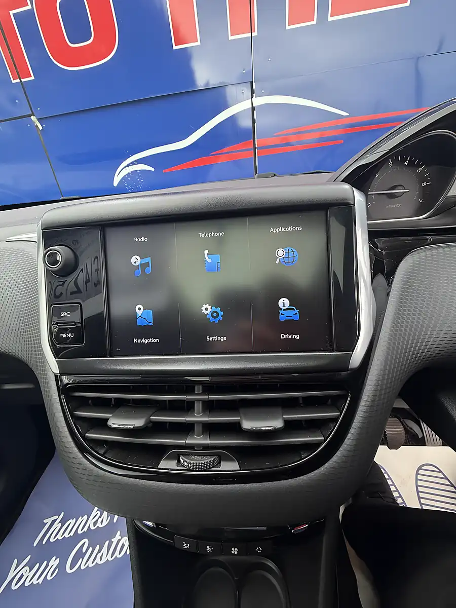 Used 2017 Peugeot 2008 Allure Green - Interior and Exterior details 16