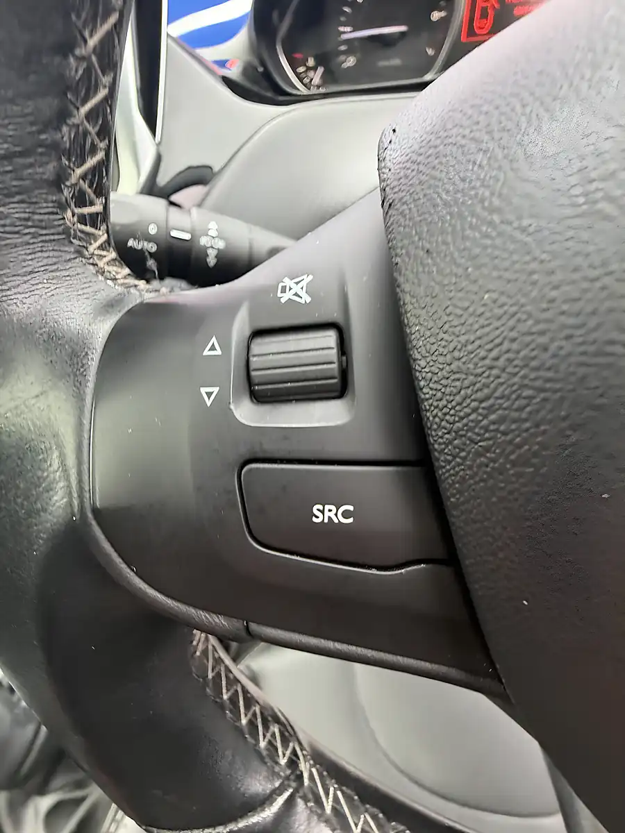 Used 2017 Peugeot 2008 Allure Green - Interior and Exterior details 18