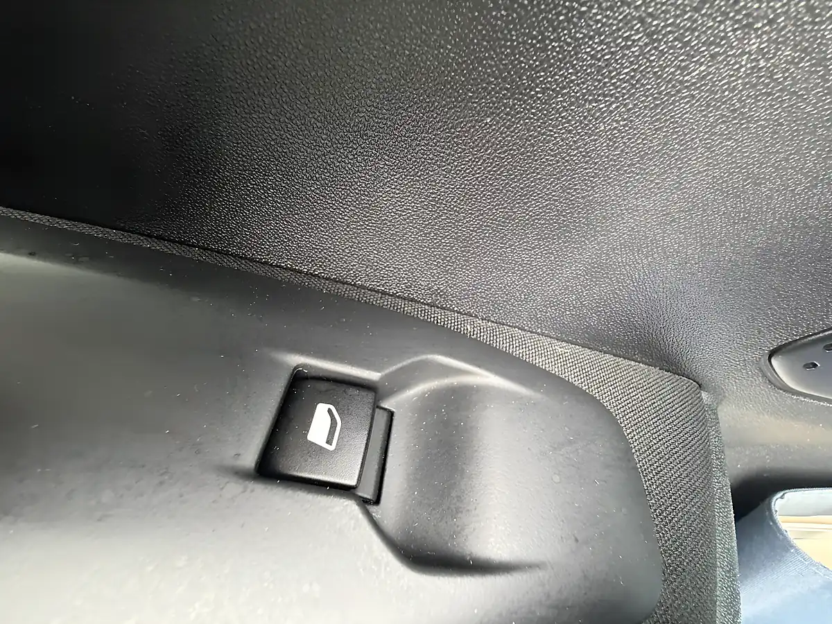 Used 2017 Peugeot 2008 Allure Green - Interior and Exterior details 19