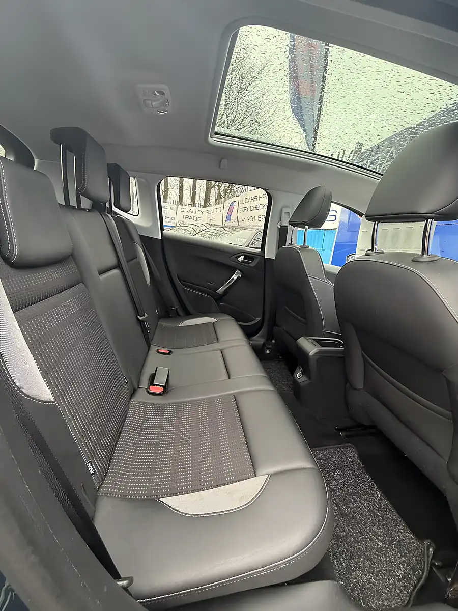 Used 2017 Peugeot 2008 Allure Green - Interior and Exterior details 20