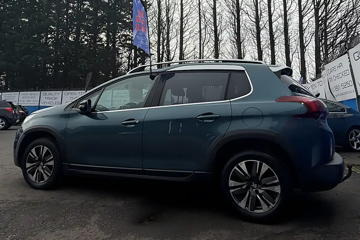 Used 2017 Peugeot 2008 Allure Green - Interior and Exterior details 3