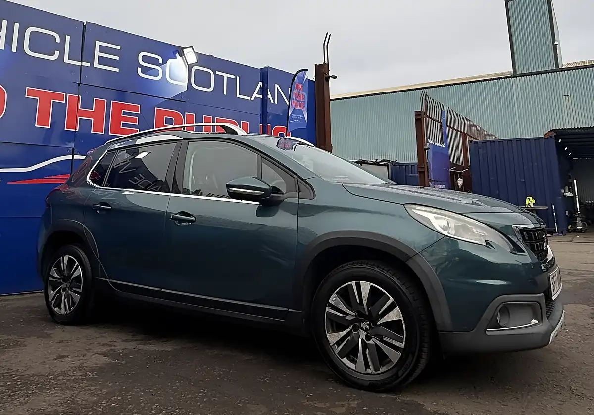 Used 2017 Peugeot 2008 Allure Green - Interior and Exterior details 7