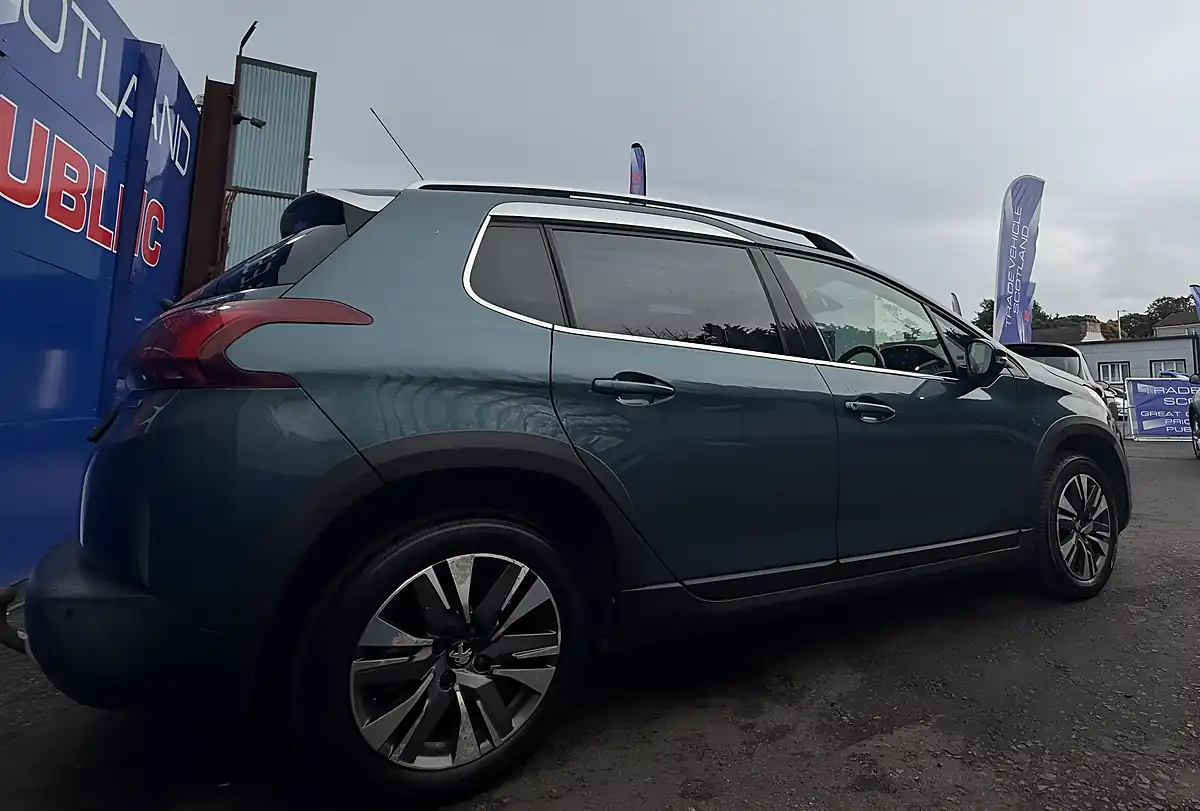 Used 2017 Peugeot 2008 Allure Green - Interior and Exterior details 8