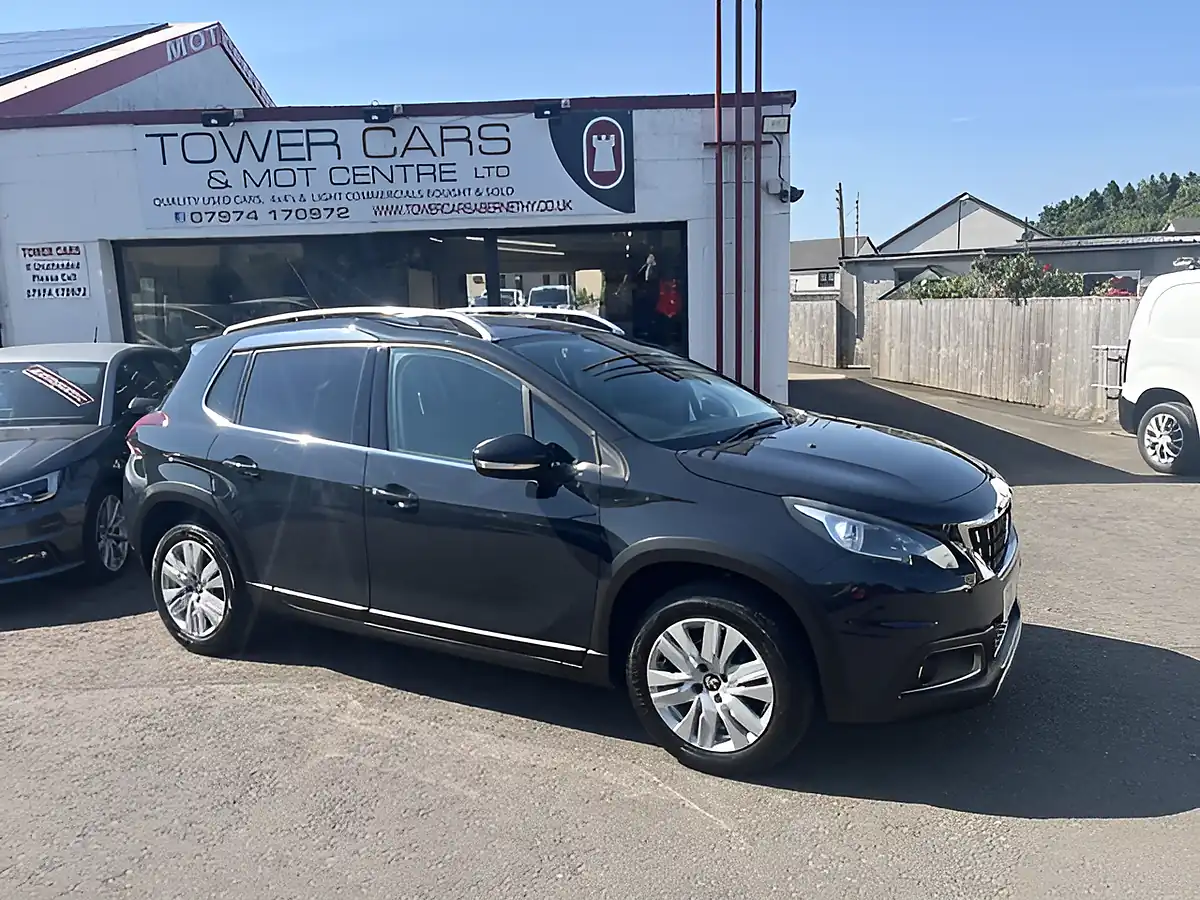 Used 2017 Peugeot 2008 Allure Grey - Front View