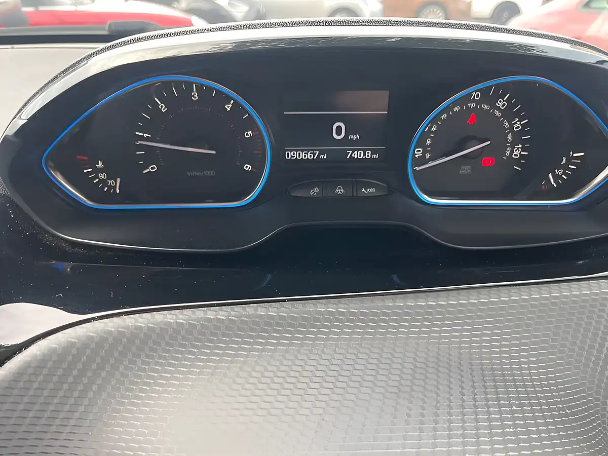 Used 2017 Peugeot 2008 Allure Grey - Interior and Exterior details 8