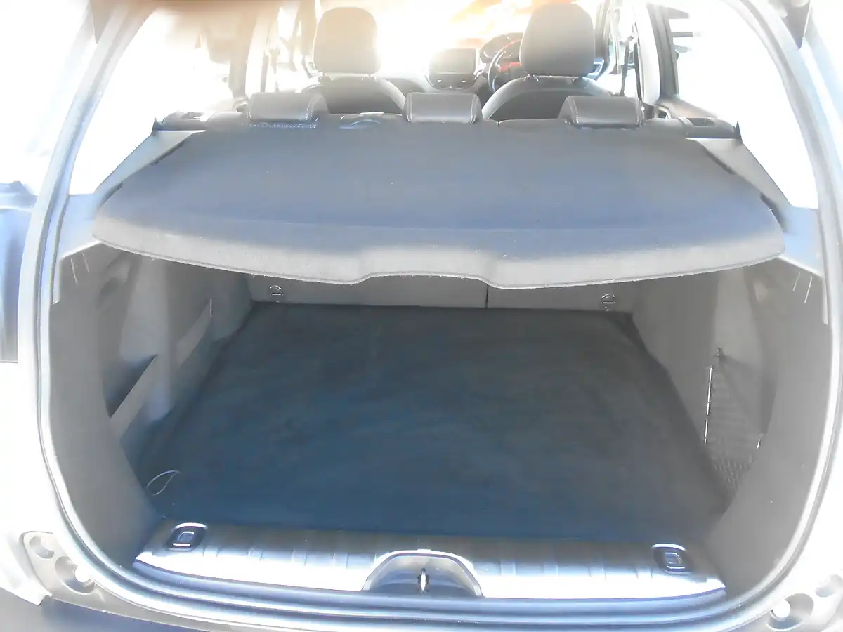 Used 2017 Peugeot 2008 Allure Grey - Interior and Exterior details 7