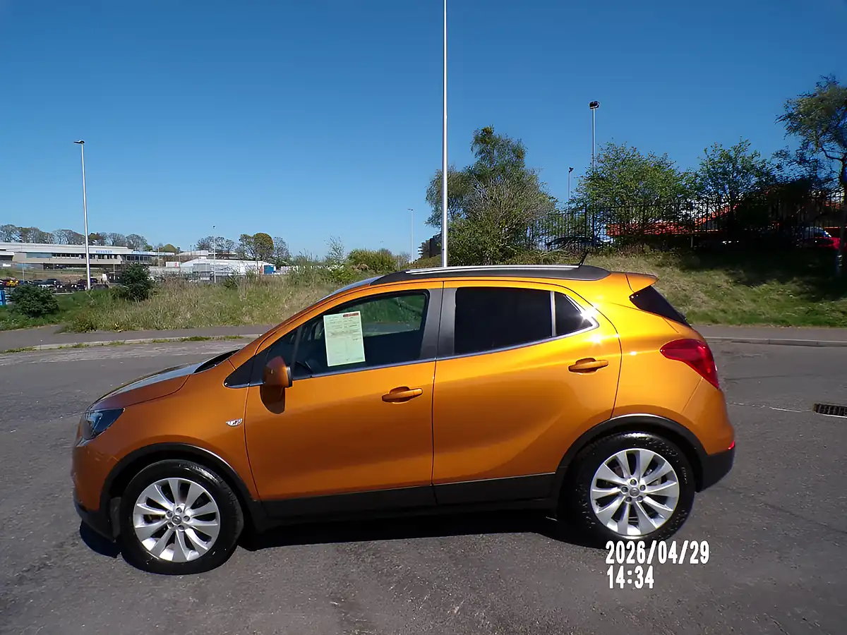 Used 2017 Peugeot 2008 Allure Platinum Grey Metallic - Interior and Exterior details 4