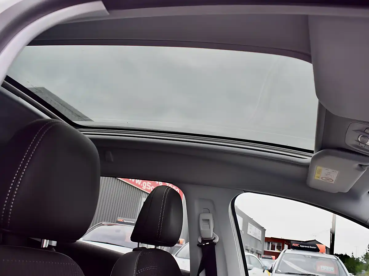 Used 2017 Peugeot 2008 Allure White - Interior and Exterior details 15
