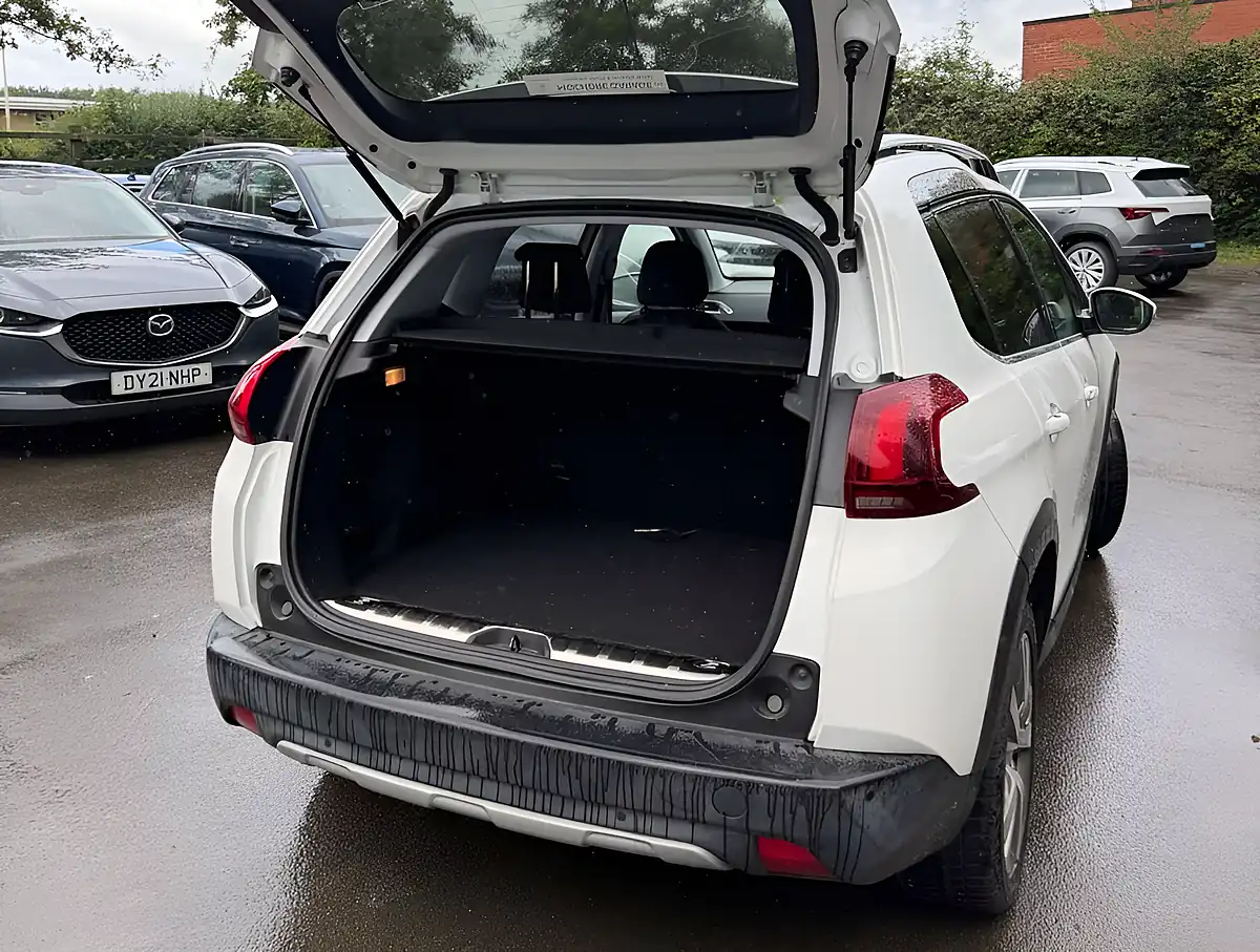 Used 2017 Peugeot 2008 Allure White - Interior and Exterior details 6