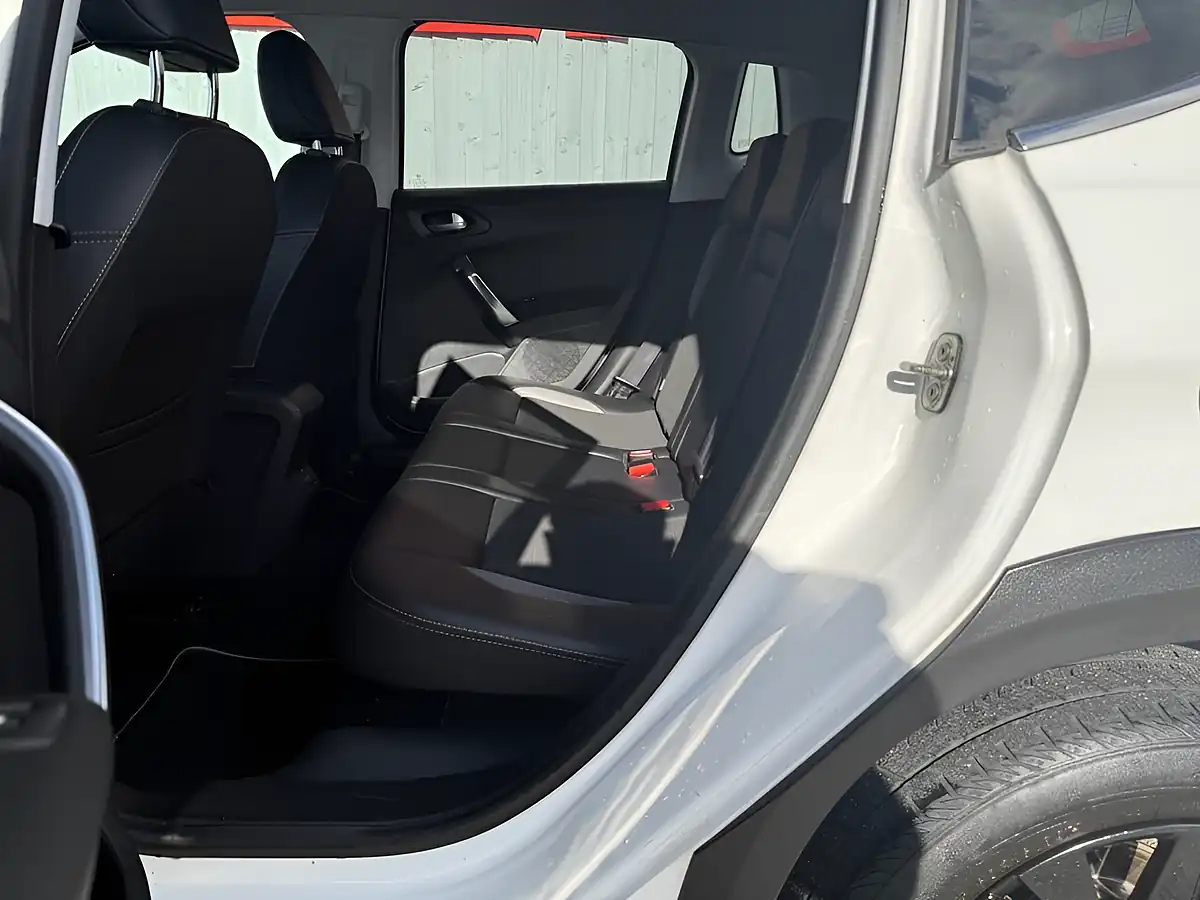 Used 2017 Peugeot 2008 Allure White - Interior and Exterior details 3