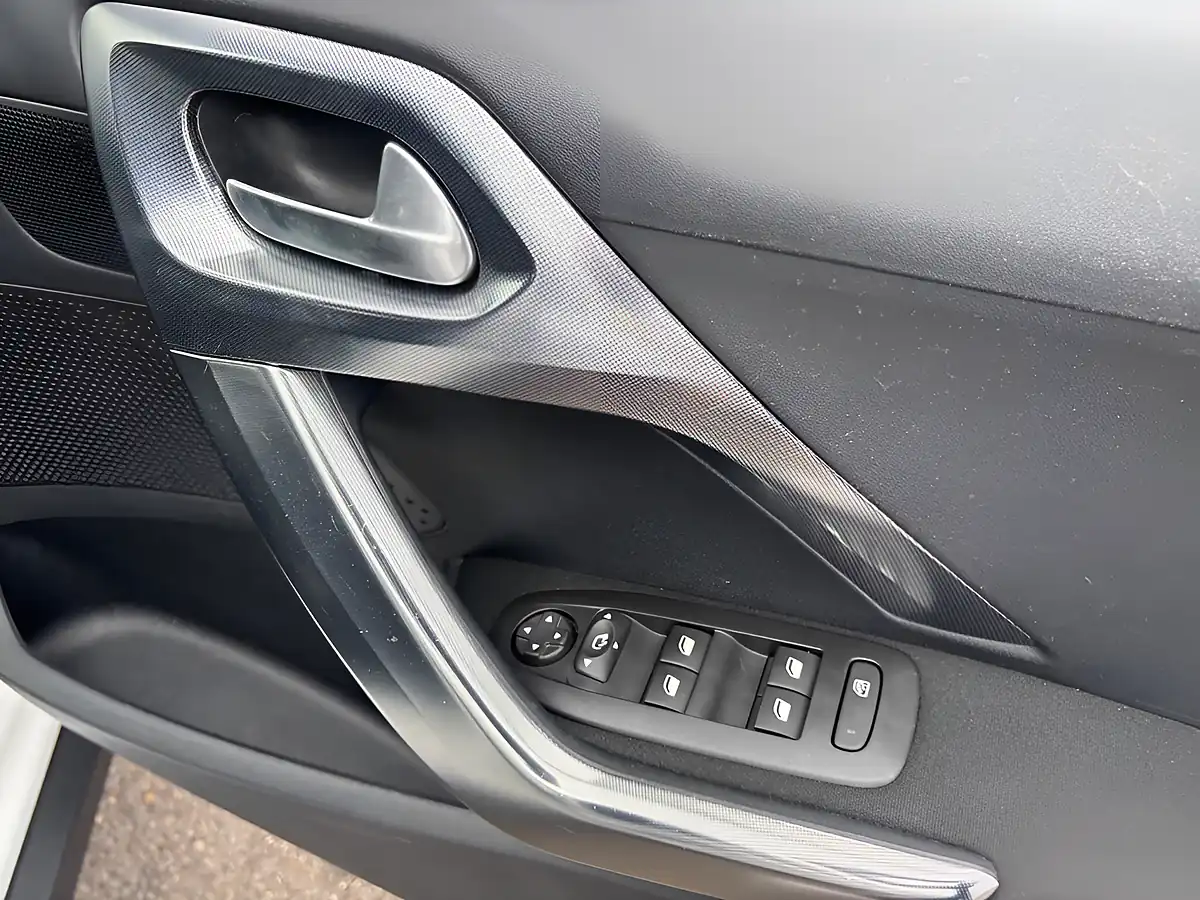 Used 2017 Peugeot 2008 Allure White - Interior and Exterior details 16