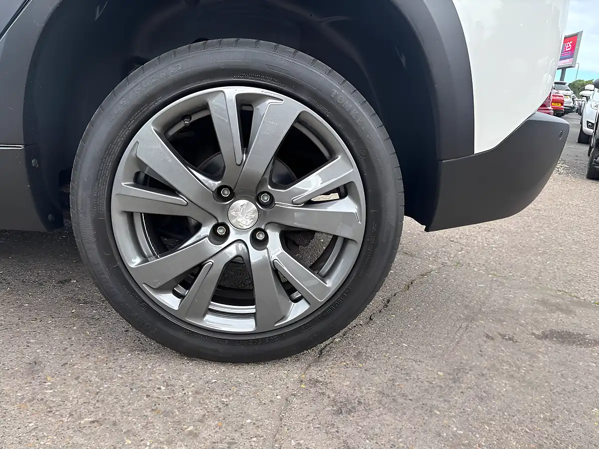 Used 2017 Peugeot 2008 Allure White - Interior and Exterior details 9