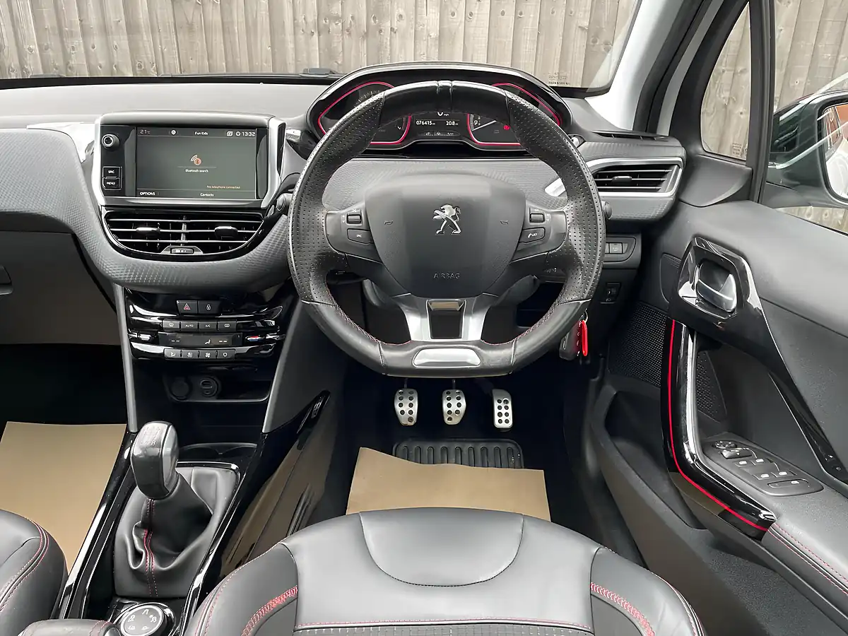 Used 2017 Peugeot 2008 GT Line White - Interior and Exterior details 5