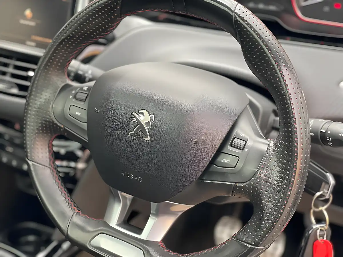 Used 2017 Peugeot 2008 GT Line White - Interior and Exterior details 7