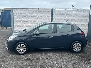 Used 2017 Peugeot 208 Access Grey - Interior and Exterior details 4