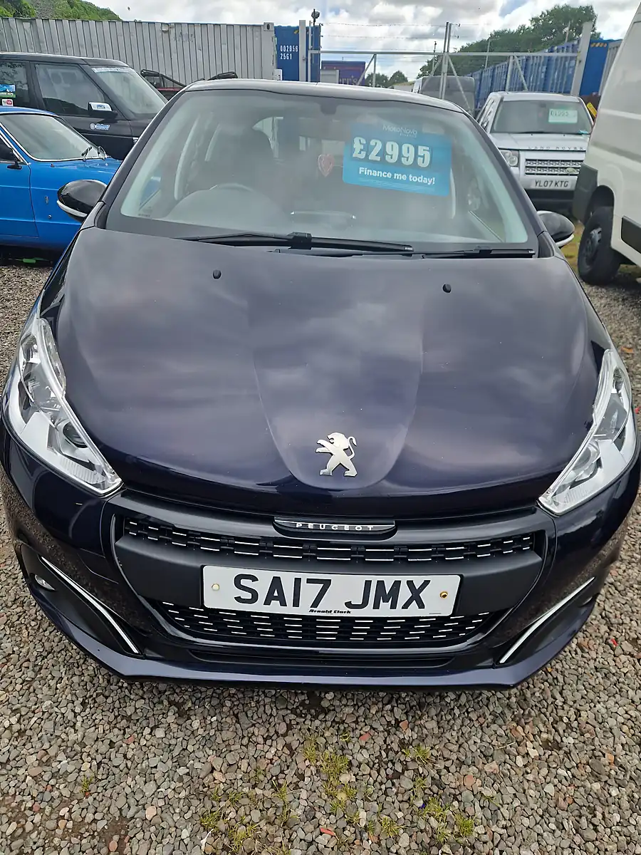 Used 2017 Peugeot 208 Active Blue - Front View