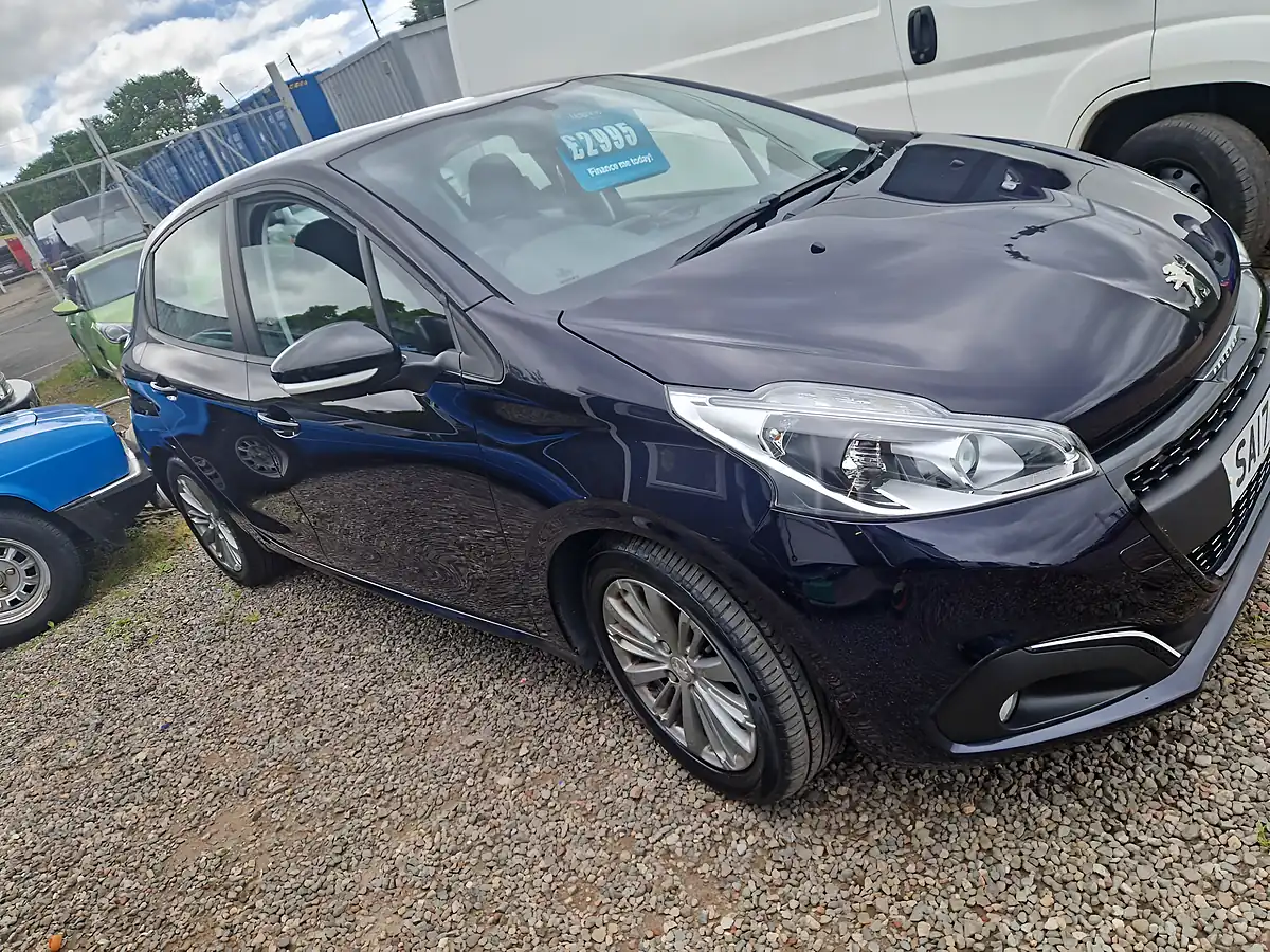 Used 2017 Peugeot 208 Active Blue - Interior and Exterior details 5