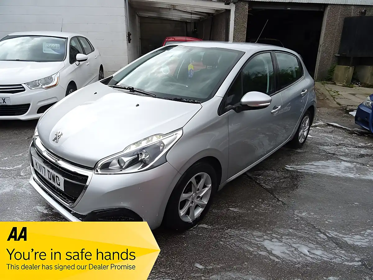 Used 2017 Peugeot 208 Active Silver - Front View