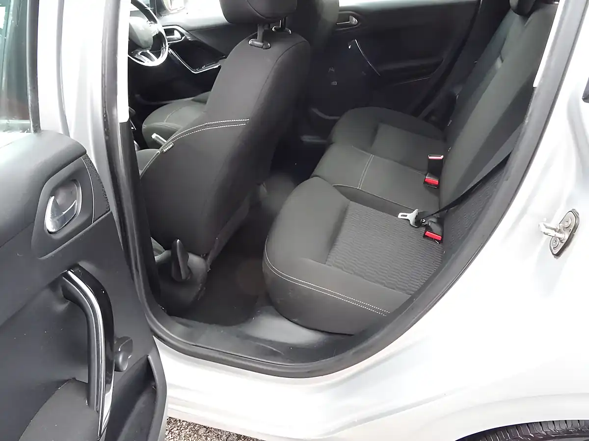Used 2017 Peugeot 208 Active Silver - Interior and Exterior details 14