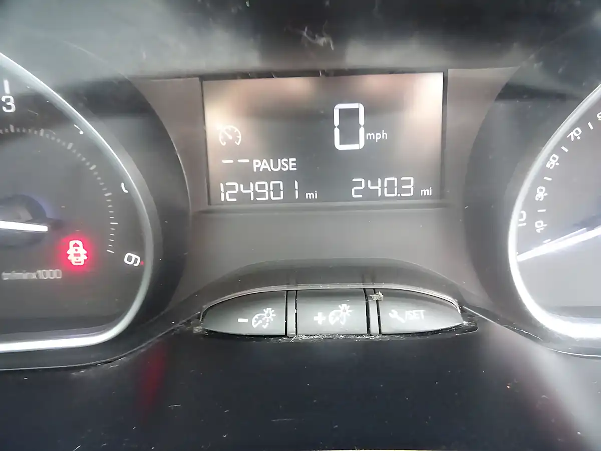 Used 2017 Peugeot 208 Active Silver - Interior and Exterior details 18