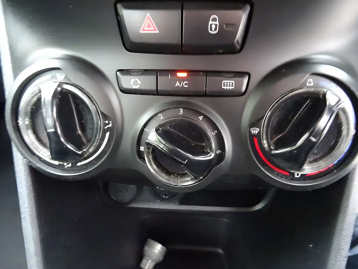 Used 2017 Peugeot 208 Active Silver - Interior and Exterior details 20