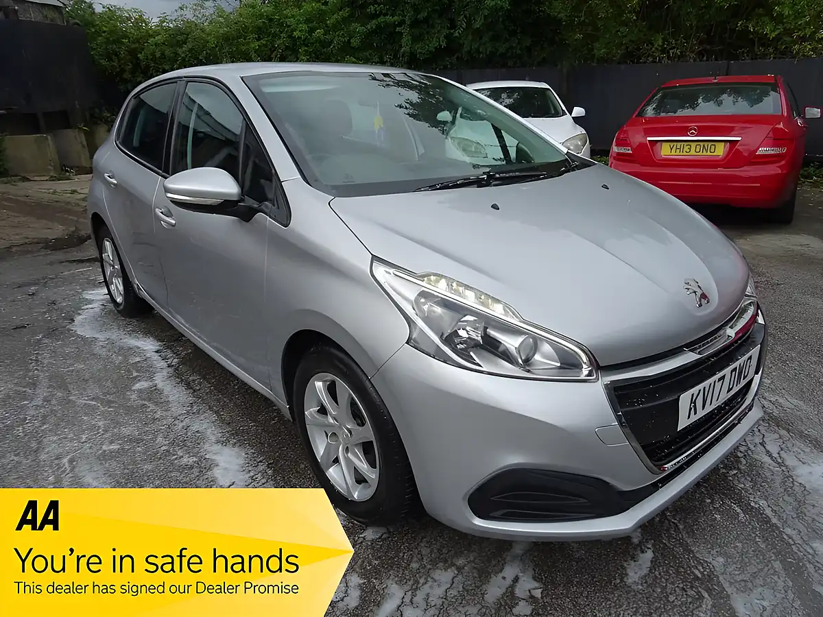 Used 2017 Peugeot 208 Active Silver - Interior and Exterior details 3
