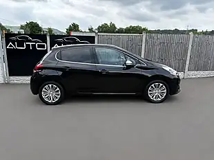 Used 2017 Peugeot 208 Allure Black - Interior and Exterior details 3