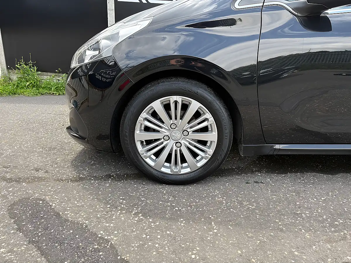 Used 2017 Peugeot 208 Allure Black - Interior and Exterior details 6