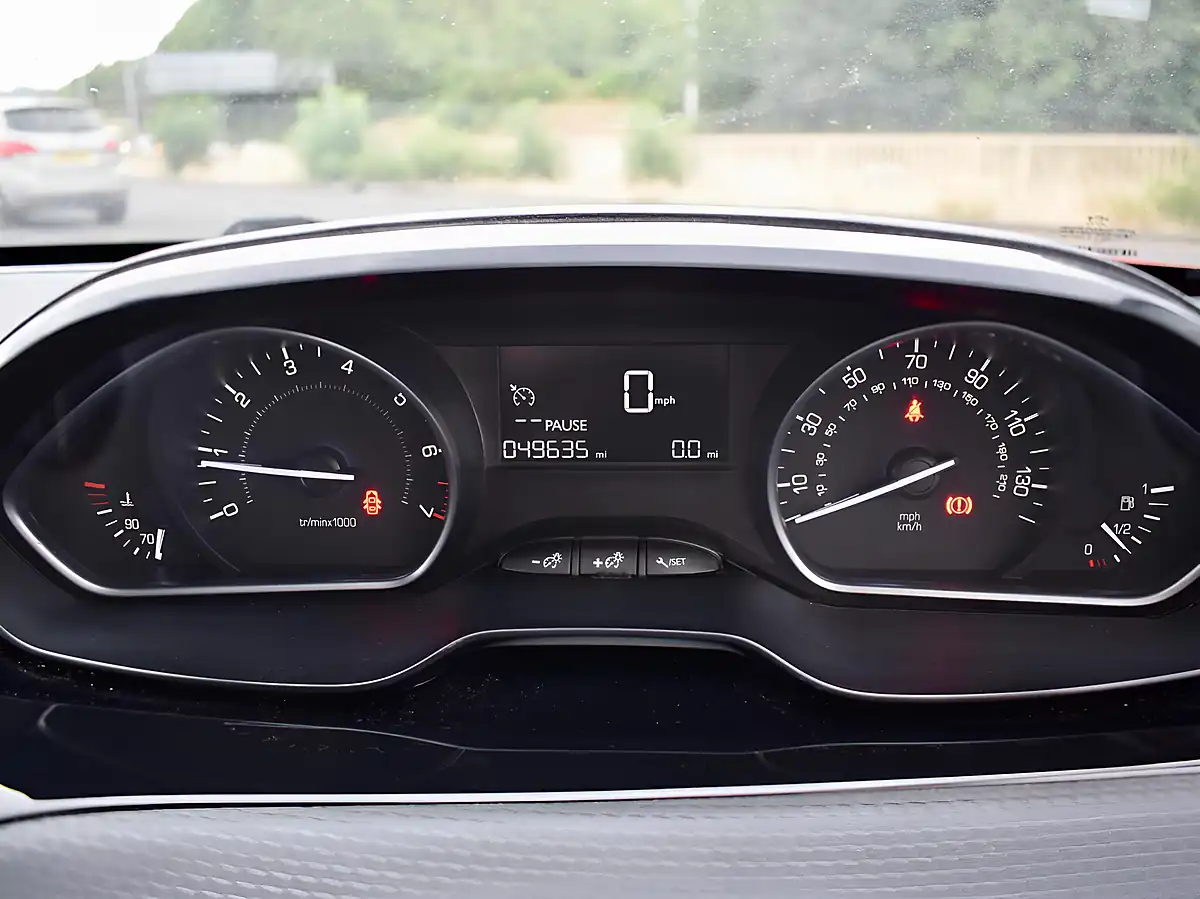 Used 2017 Peugeot 208 Allure Orange - Interior and Exterior details 10