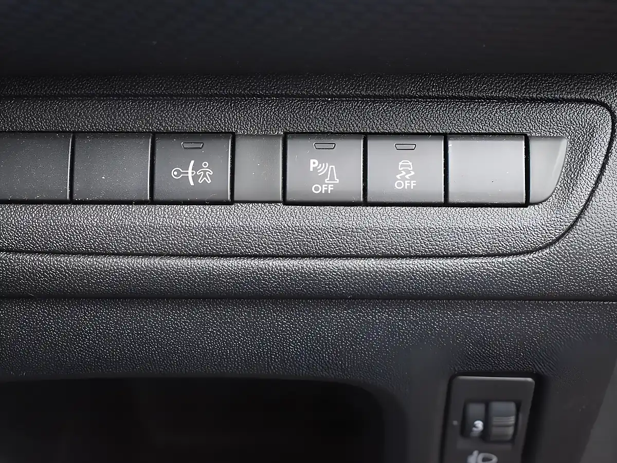 Used 2017 Peugeot 208 Allure Orange - Interior and Exterior details 13