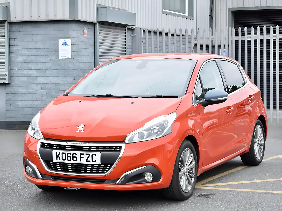 Used 2017 Peugeot 208 Allure Orange - Interior and Exterior details 3