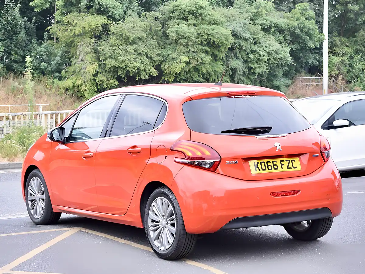 Used 2017 Peugeot 208 Allure Orange - Interior and Exterior details 4