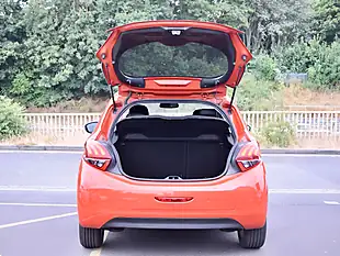 Used 2017 Peugeot 208 Allure Orange - Interior and Exterior details 6