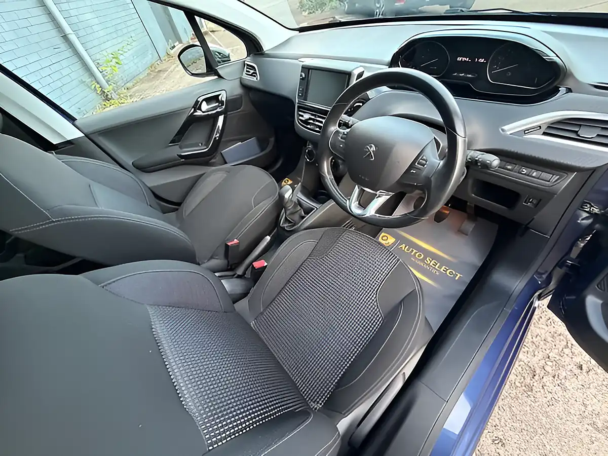 Used 2017 Peugeot 208 Allure Premium Blue - Interior and Exterior details 19