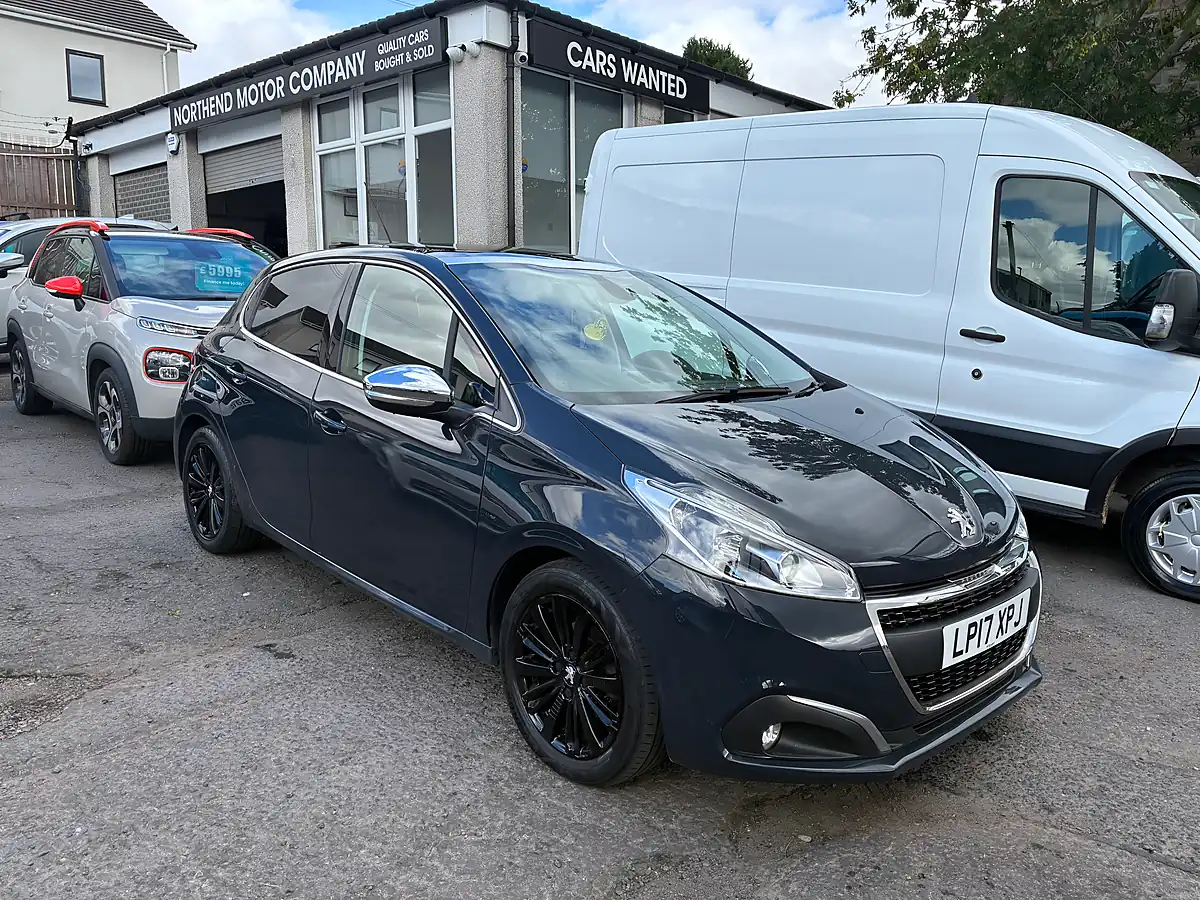 Used 2017 Peugeot 208 Allure Premium Grey - Front View