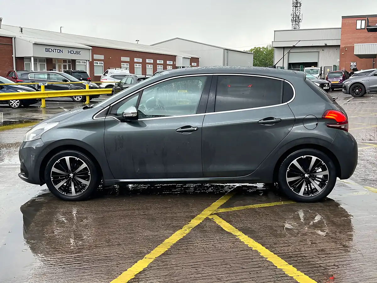 Used 2017 Peugeot 208 Allure Premium Hurricane Grey - Interior and Exterior details 2