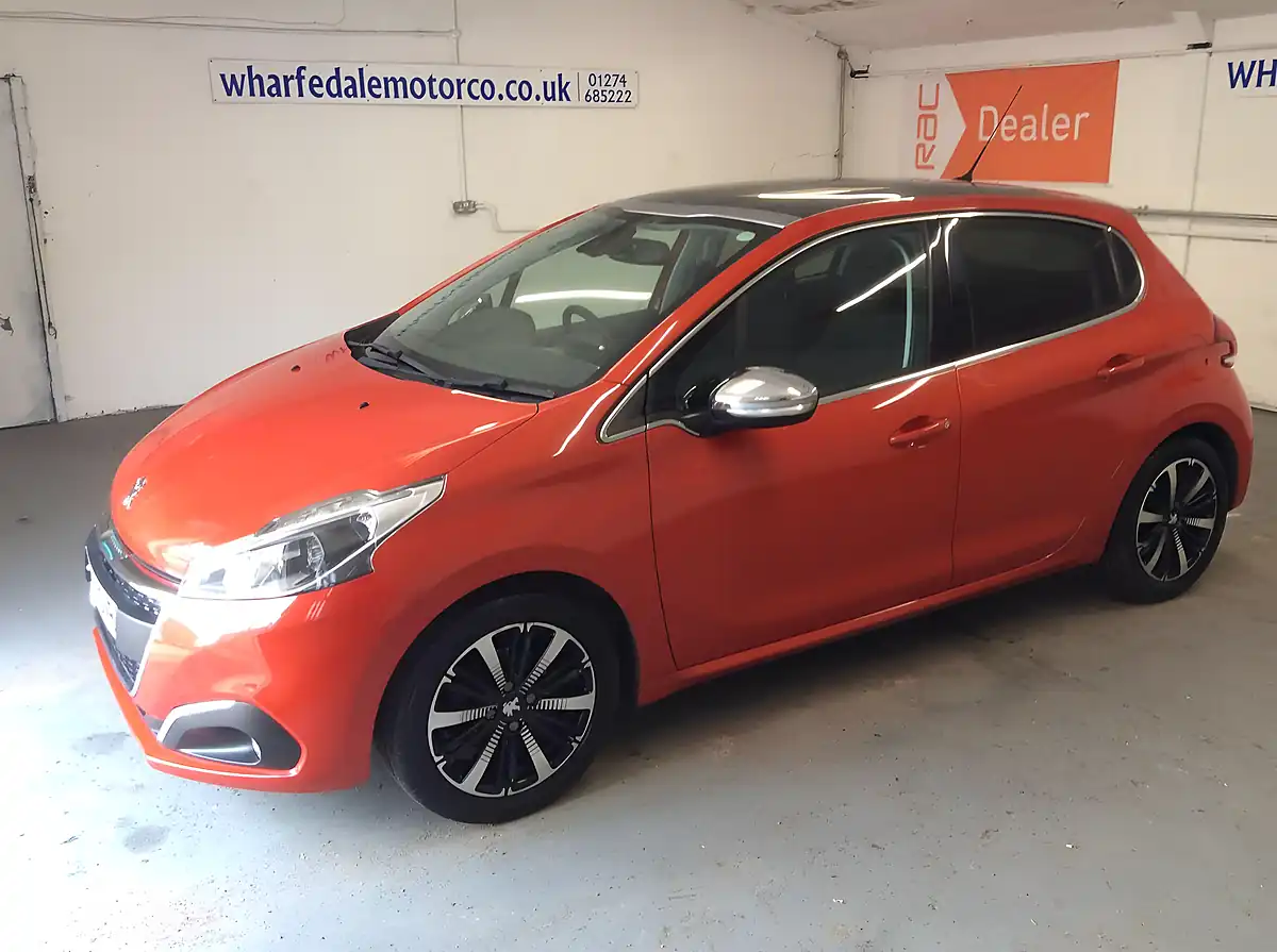 Used 2017 Peugeot 208 Allure Premium Orange - Front View