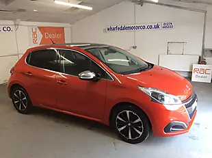 Used 2017 Peugeot 208 Allure Premium Orange - Interior and Exterior details 10