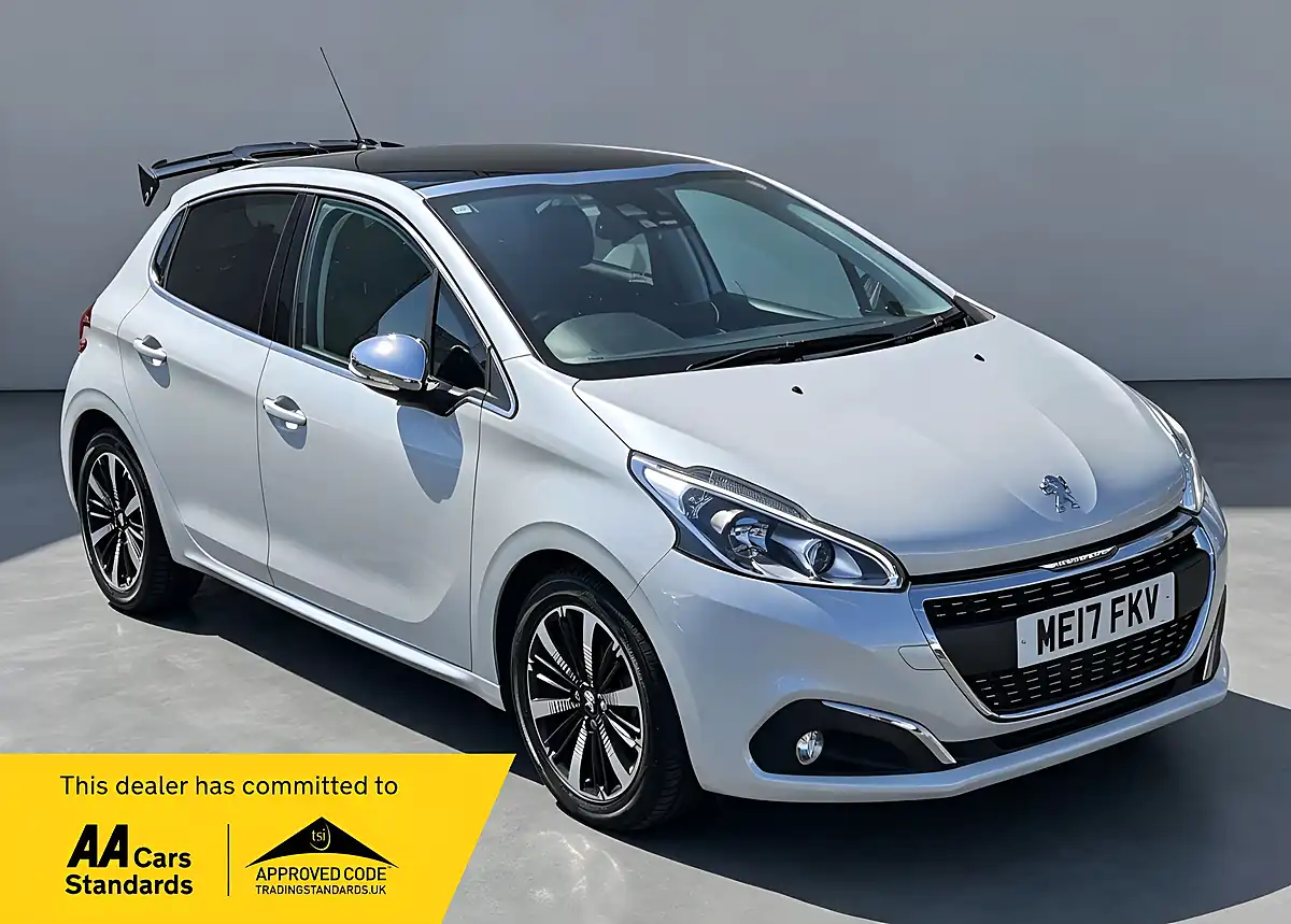 Used 2017 Peugeot 208 Allure White - Front View