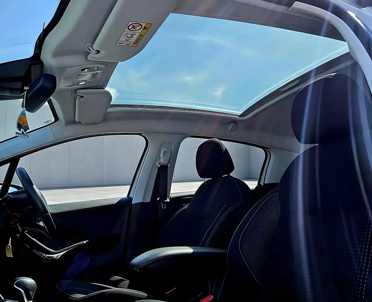 Used 2017 Peugeot 208 Allure White - Interior and Exterior details 10